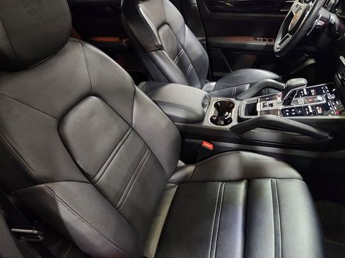 Used 2022 Porsche Cayenne image 29