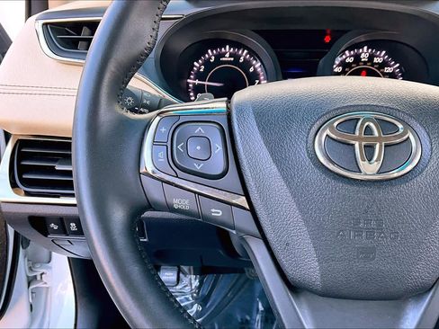Used 2018 Toyota Avalon Limited image 23