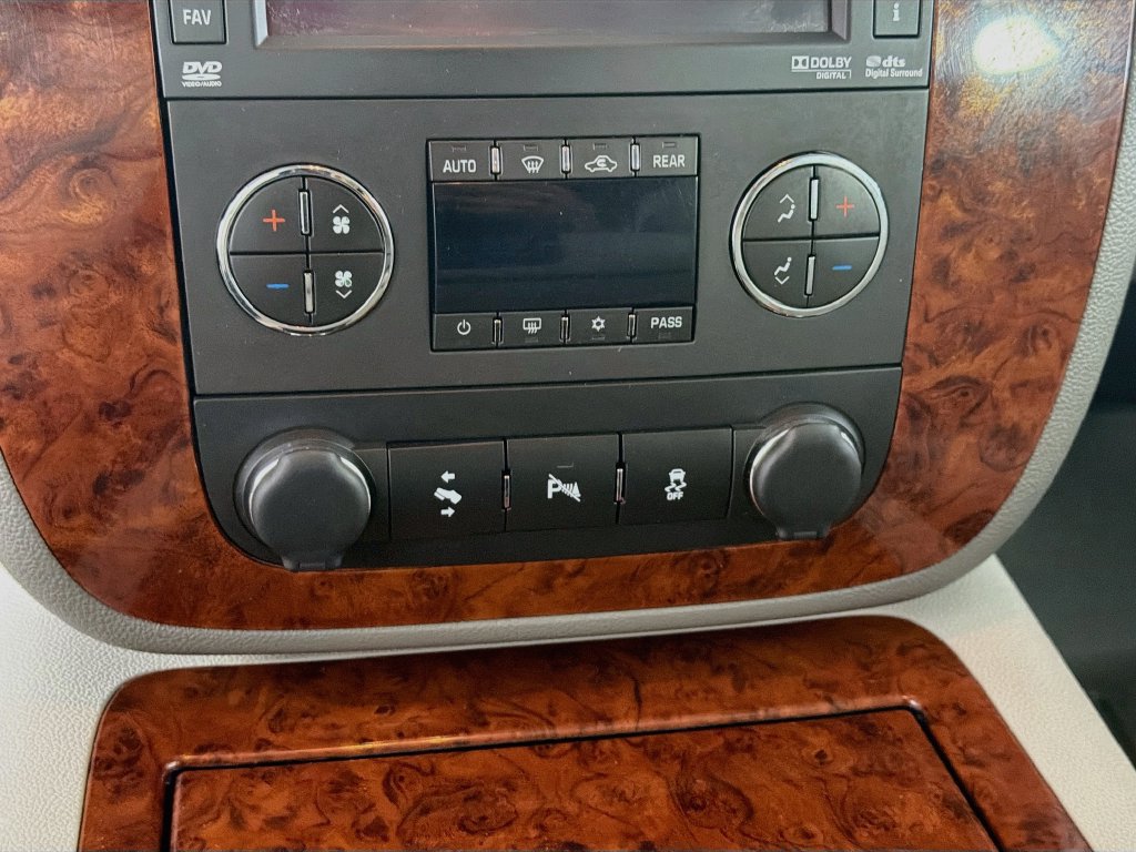 Used 2013 Chevrolet Tahoe LTZ AWD/4WD image 17