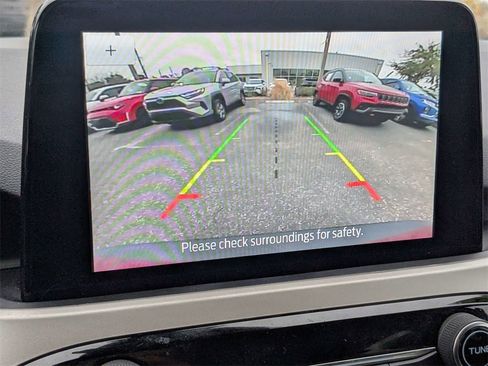 Used 2021 Ford Escape SE w/ SE Sport Appearance Package image 18