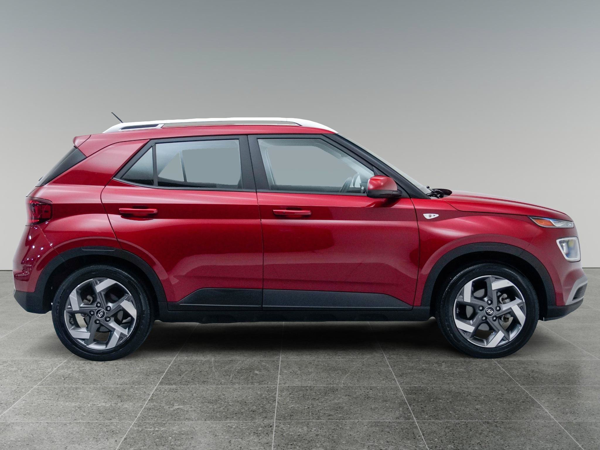 Used 2025 Hyundai Venue SEL FWD image 7