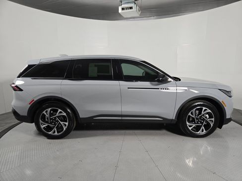 New 2026 Lincoln Nautilus Premier image 3