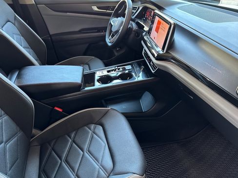 New 2025 Volkswagen Atlas Peak Edition SE image 14