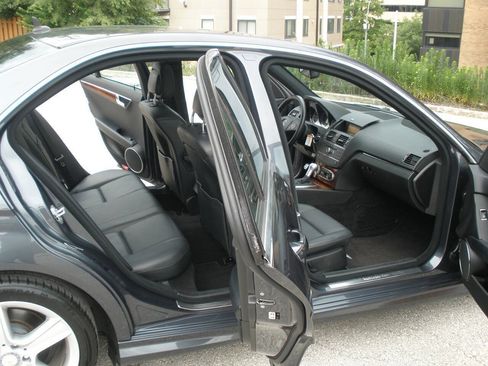 Used 2010 Mercedes-Benz C 300 4MATIC Sedan image 25