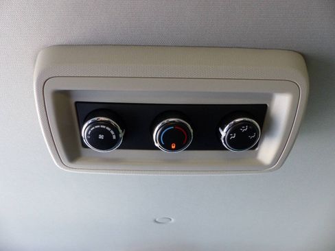 Used 2019 Dodge Grand Caravan SE FWD image 36