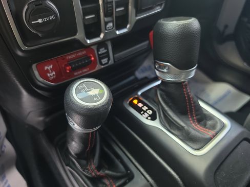 Used 2020 Jeep Gladiator Rubicon w/ LED Lighting Group AWD/4WD image 25