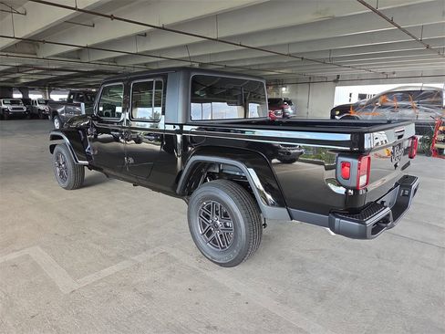 New 2025 Jeep Gladiator Sport image 7