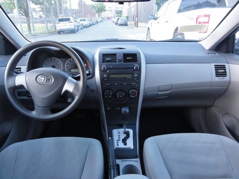 Used 2010 Toyota Corolla LE FWD image 14