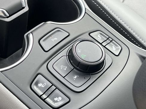 Used 2023 GMC Terrain SLT w/ Infotainment Package II image 39