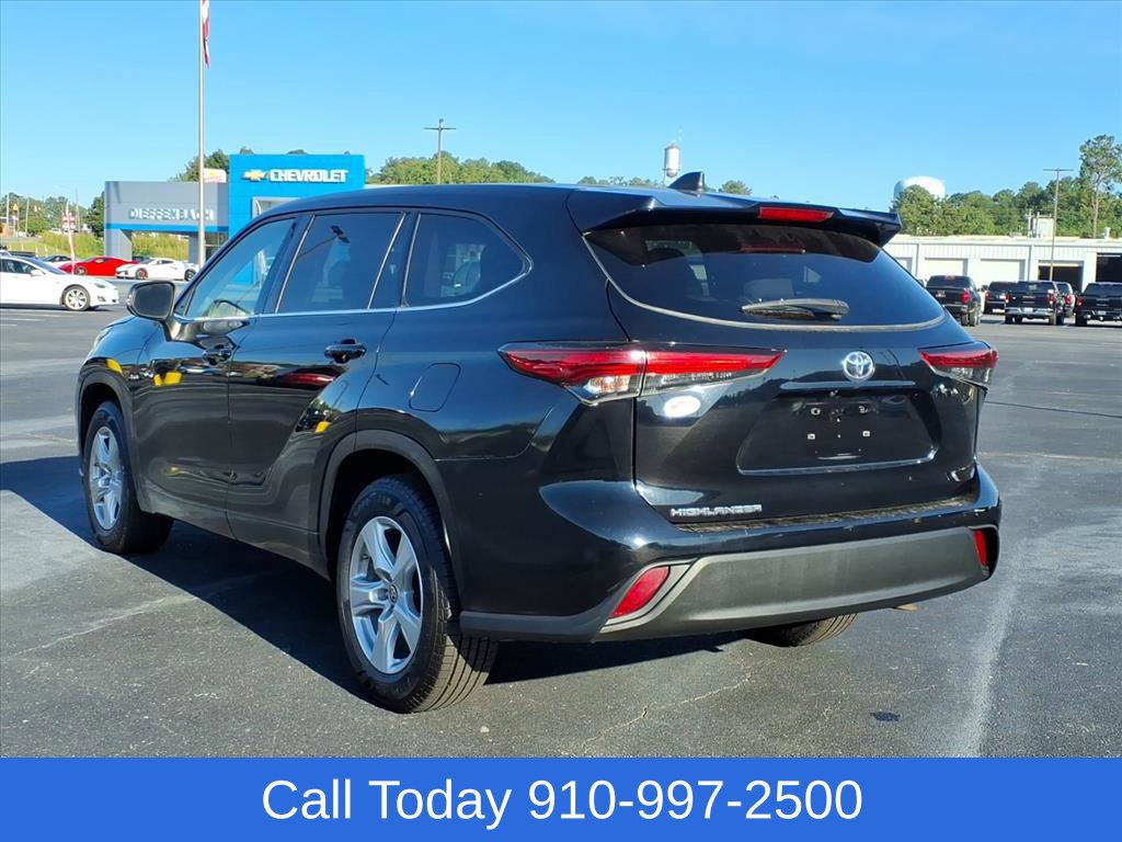 Used 2022 Toyota Highlander L FWD image 6