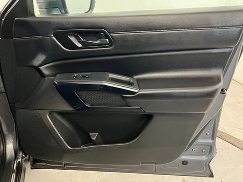 Certified 2025 Nissan Pathfinder SV image 24