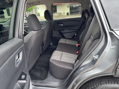 Used 2025 Nissan Rogue SV FWD image 29