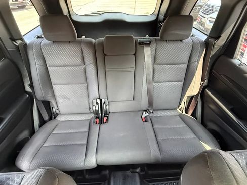 Used 2019 Jeep Grand Cherokee Laredo AWD/4WD image 33