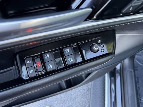 Used 2024 Jeep Wagoneer Series III AWD/4WD image 11