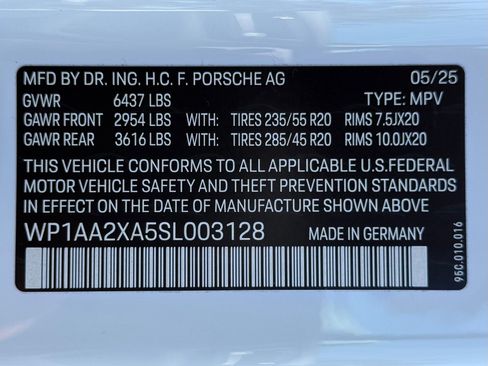 Used 2025 Porsche Macan 4 Electric image 37