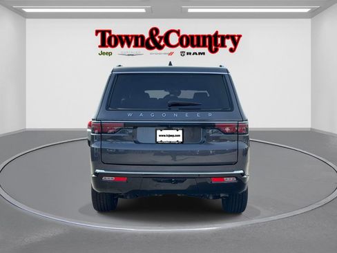 Used 2025 Jeep Wagoneer 4WD image 5