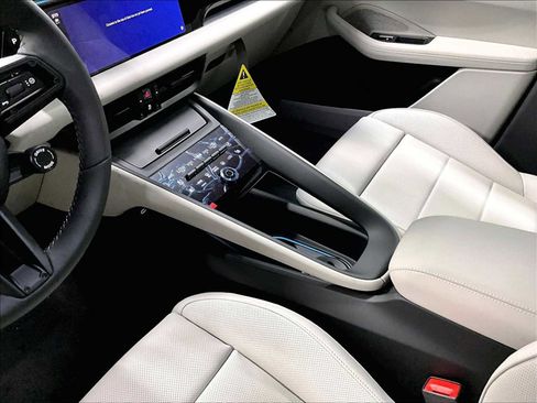 New 2026 Porsche Macan 4 Electric AWD/4WD image 17