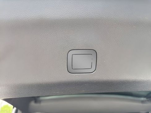 Used 2025 Chevrolet Tahoe LT AWD/4WD image 32