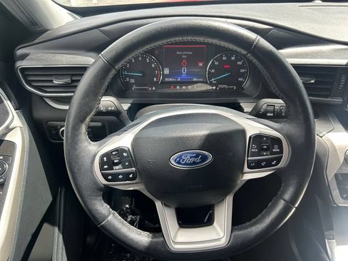 Used 2024 Ford Explorer XLT w/ Equipment Group 202A AWD/4WD image 17