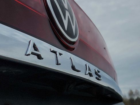 Used 2024 Volkswagen Atlas SE image 30