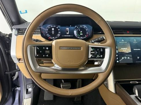 Used 2025 Land Rover Range Rover SE AWD/4WD image 17