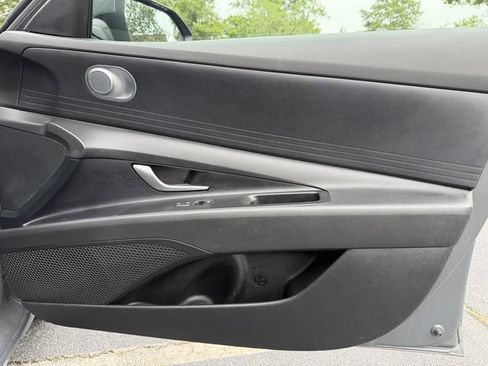 Used 2025 Hyundai Elantra SE w/ Cargo Package FWD image 27