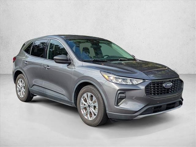 Used 2023 Ford Escape Active w/ Tech Pack #1 FWD image 3