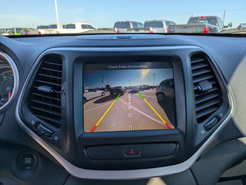 Used 2017 Jeep Cherokee Trailhawk w/ Comfort/Convenience Group image 17