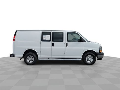 Certified 2021 Chevrolet Express 2500 w/ Driver Convenience Package image 9