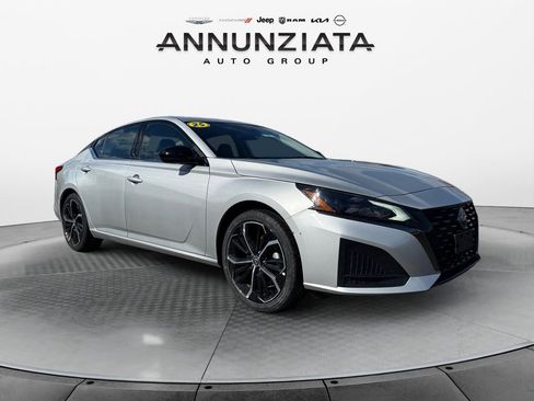 Certified 2025 Nissan Altima 2.5 SR image 7