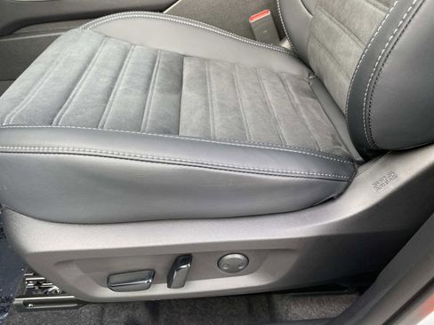 New 2026 Mitsubishi Outlander SE image 11