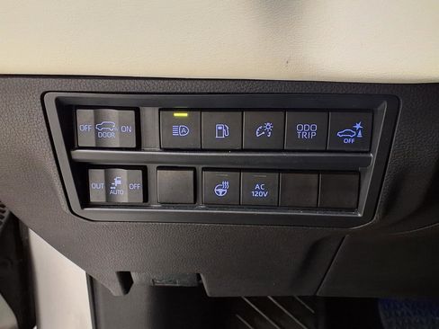 Certified 2024 Toyota Sequoia Capstone image 25