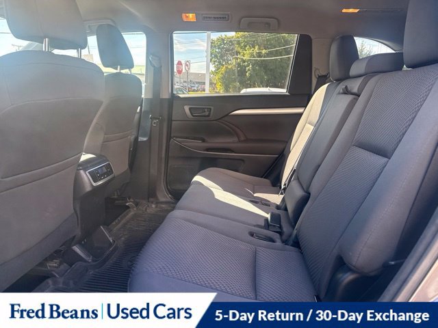 Used 2017 Toyota Highlander LE AWD/4WD image 27