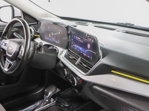 Used 2024 Chevrolet Trax LT w/ Sunroof Package FWD image 25