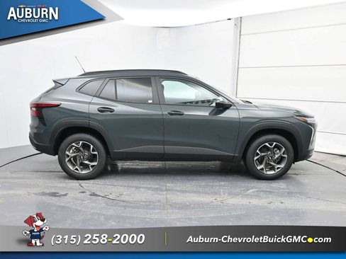 New 2026 Chevrolet Trax LT w/ LT Convenience Package image 12