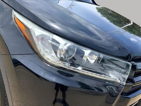 Used 2017 Toyota Highlander SE AWD/4WD image 36