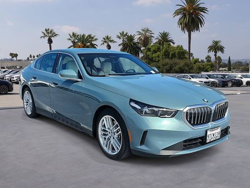 Used 2025 BMW 530i RWD image 3