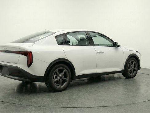 Used 2025 Kia K4 LXS image 9