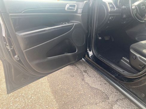 Used 2020 Jeep Grand Cherokee Laredo image 5