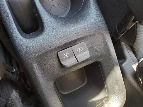 Used 2019 Nissan Kicks SR image 20