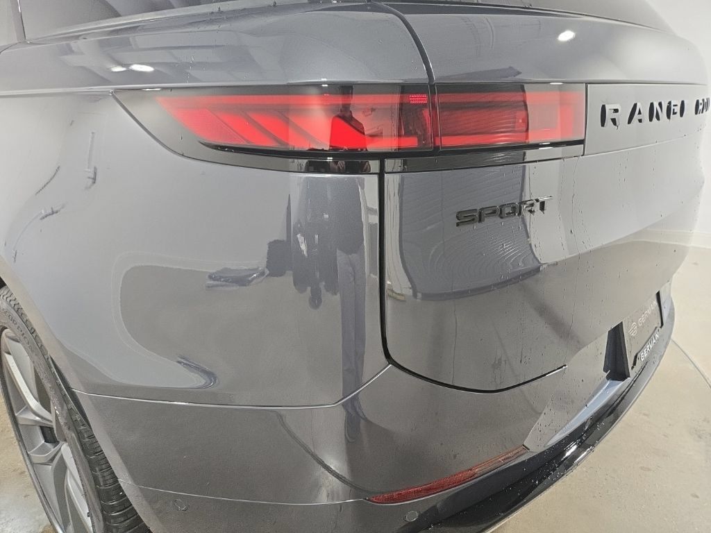 New 2026 Land Rover Range Rover Sport Dynamic SE AWD/4WD image 10