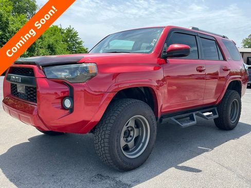 Used 2020 Toyota 4Runner SR5 AWD/4WD image 2