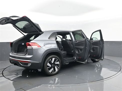 Used 2025 Volkswagen Atlas Cross Sport SE image 31