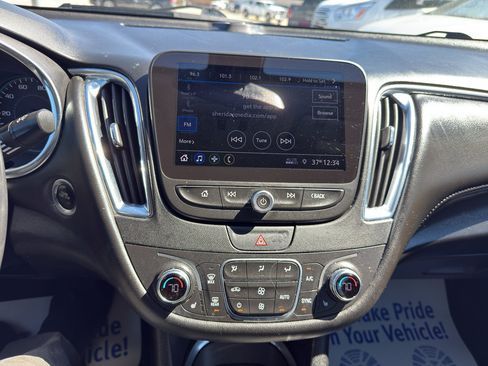 Used 2019 Chevrolet Malibu LT w/ Leather Package FWD image 16