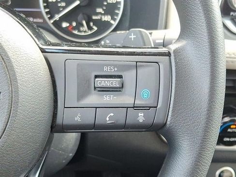 Used 2023 Nissan Rogue SV image 22