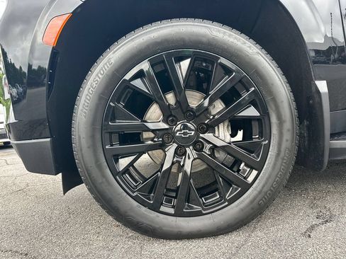 Used 2023 Chevrolet Suburban RST w/ Sport Performance Package AWD/4WD image 12