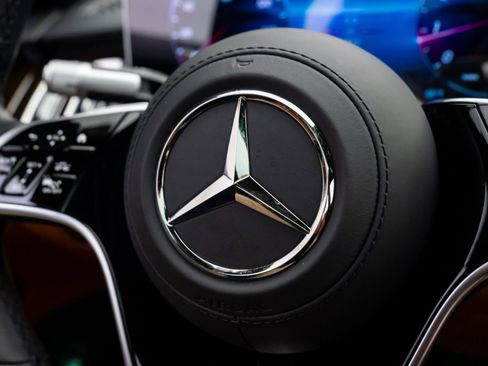 Certified 2025 Mercedes-Benz S 500 4MATIC image 25