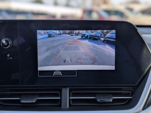 Used 2024 Chevrolet Trax RS w/ Sunroof Package image 3