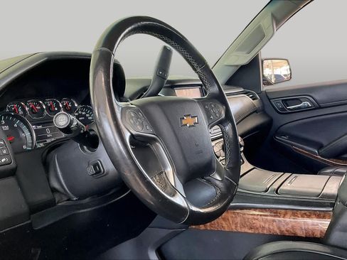 Used 2015 Chevrolet Suburban LTZ RWD image 17