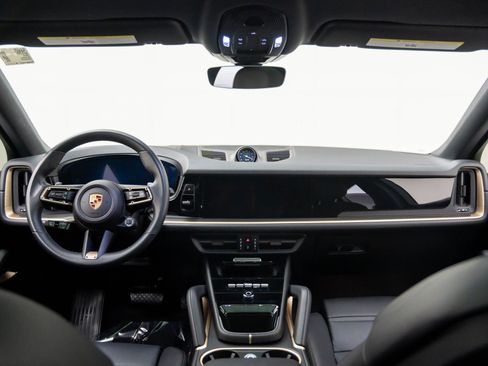 Certified 2024 Porsche Cayenne Coupe image 11